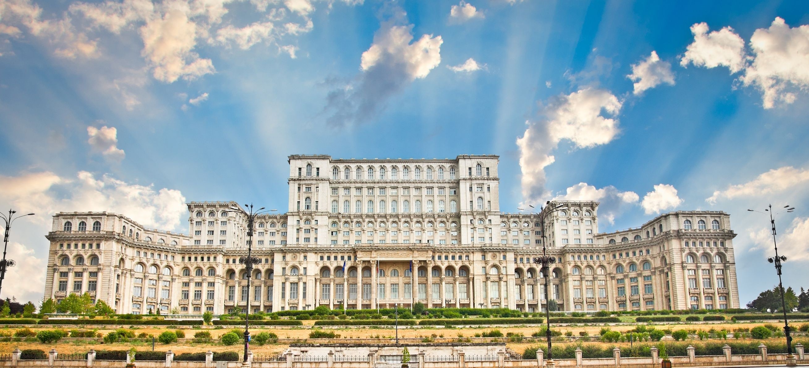 Bucharest luggage storage and delivery service